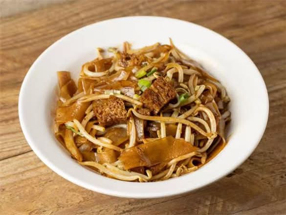 E08 豉油豆芽炒面皮 Stir-fried Rice Noodles with Bean Sprouts